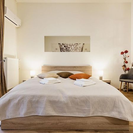 부다페스트 Downtown Charm With Balcony And Garden View 아파트 외부 사진