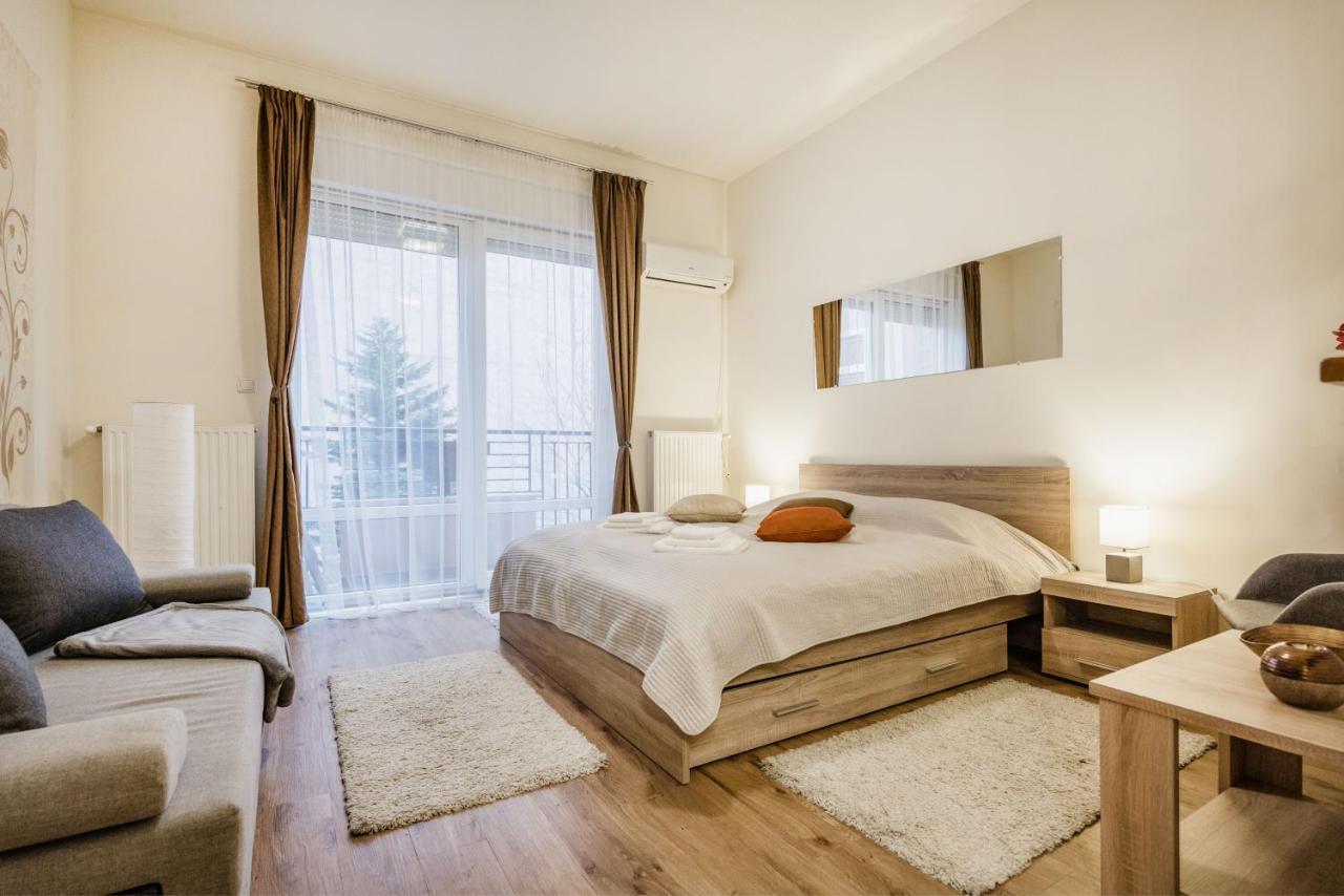 부다페스트 Downtown Charm With Balcony And Garden View 아파트 외부 사진