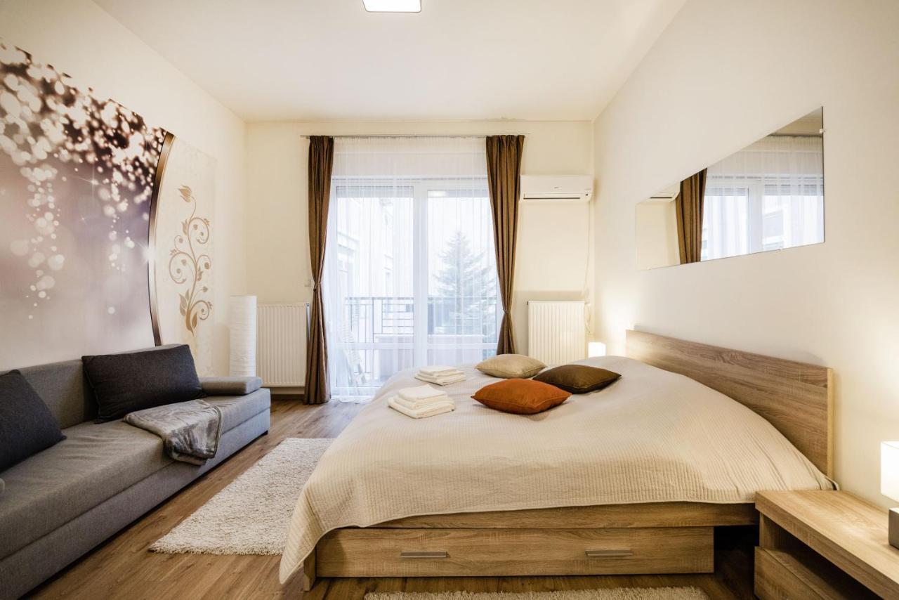 부다페스트 Downtown Charm With Balcony And Garden View 아파트 외부 사진