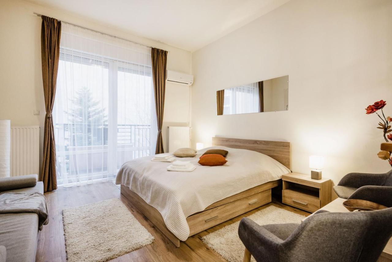 부다페스트 Downtown Charm With Balcony And Garden View 아파트 외부 사진