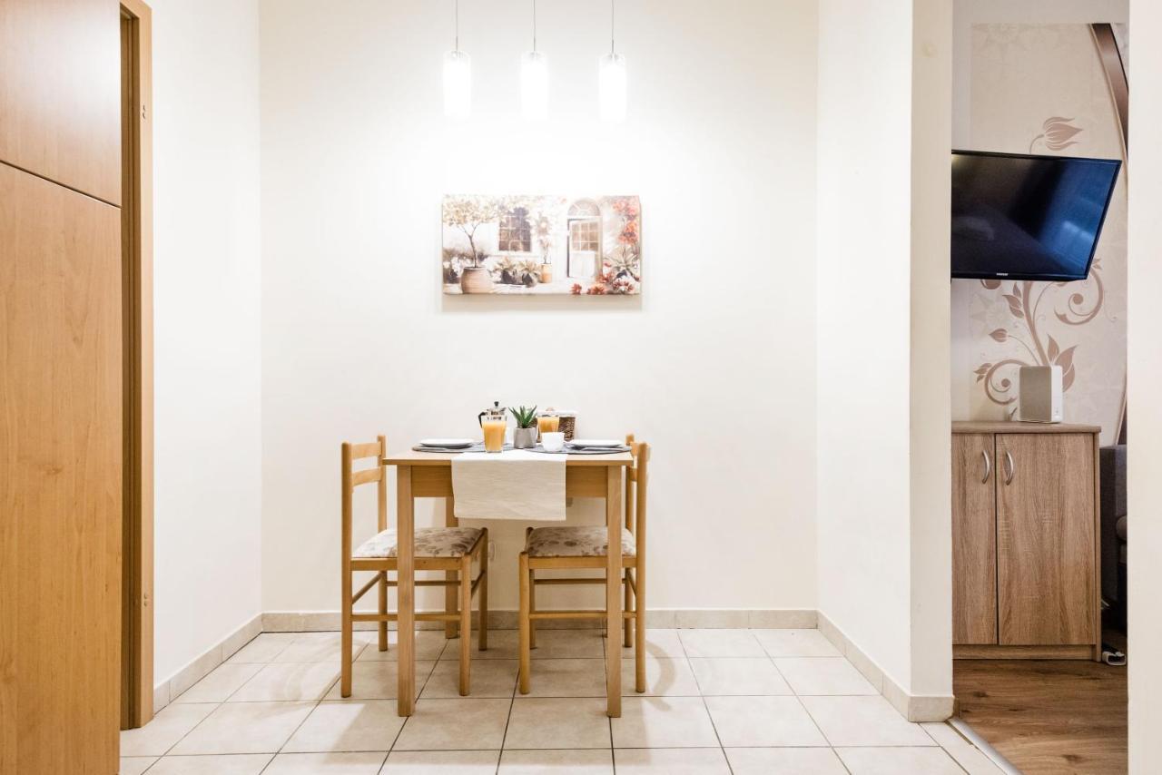 부다페스트 Downtown Charm With Balcony And Garden View 아파트 외부 사진