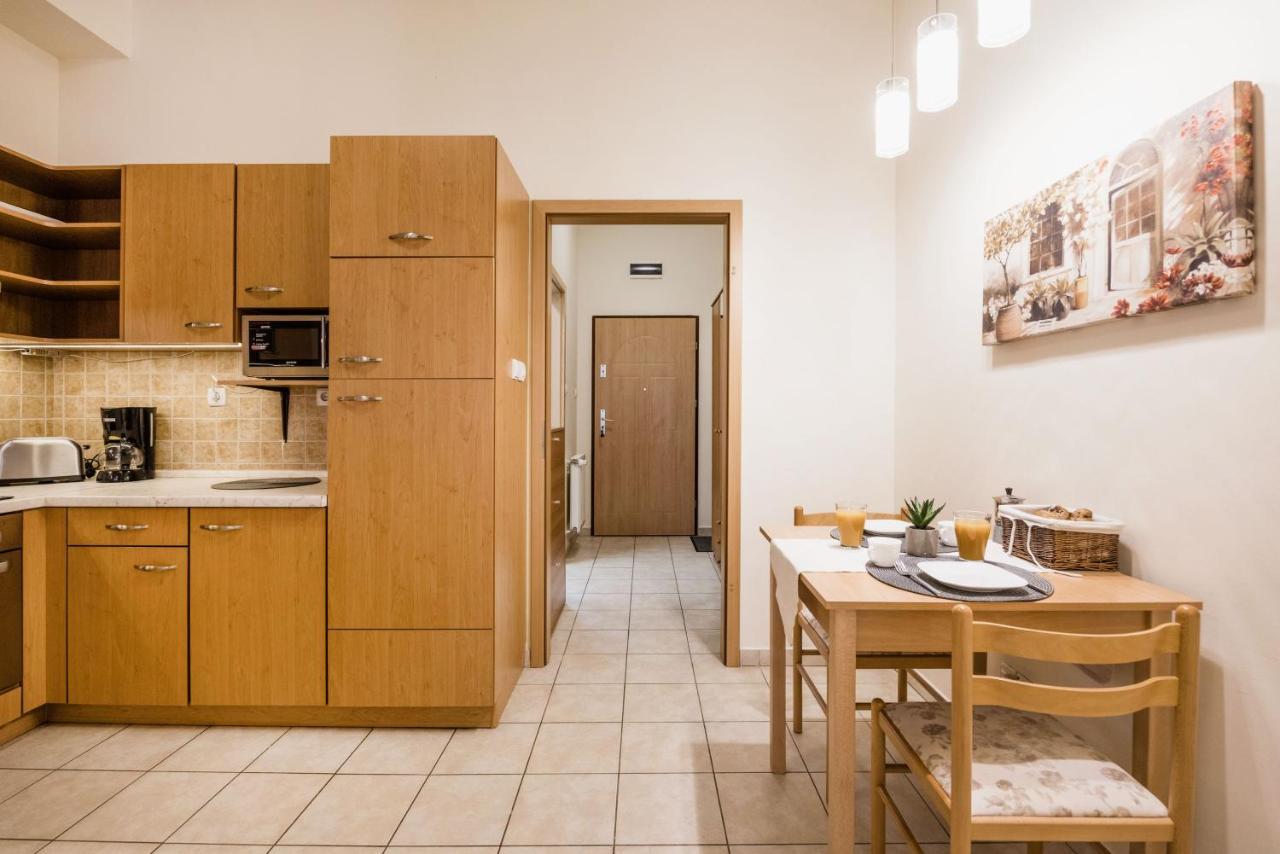 부다페스트 Downtown Charm With Balcony And Garden View 아파트 외부 사진