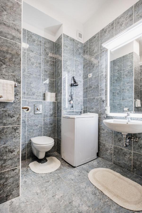 부다페스트 Downtown Charm With Balcony And Garden View 아파트 외부 사진